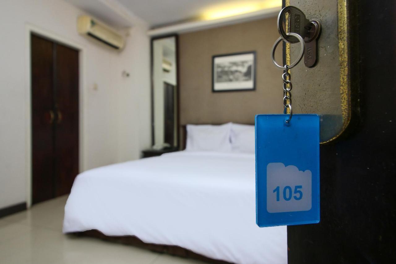Sky Hotel Buah Batu 1 Бандунг Экстерьер фото
